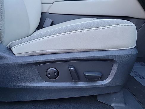 Used 2024 Nissan Pathfinder SL image 19