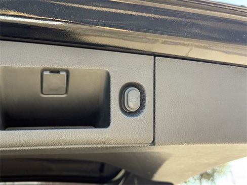 Used 2020 Cadillac Escalade 2WD image 27