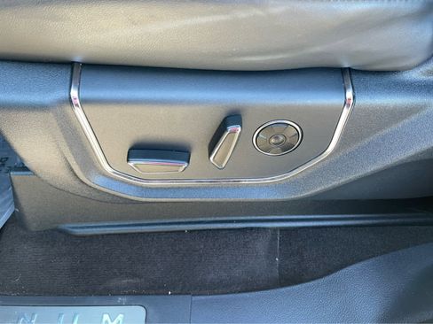 Used 2023 Ford Expedition Platinum image 17