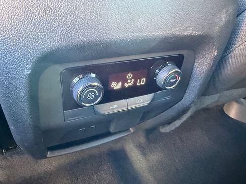 Used 2024 Chevrolet Traverse LT AWD/4WD image 10