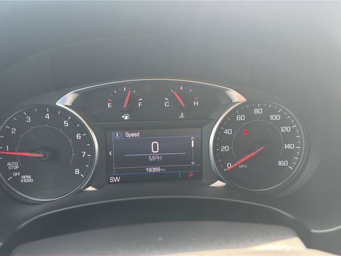 Used 2024 GMC Terrain SLE w/ Driver Convenience Package FWD image 14