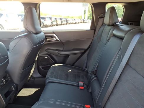 Used 2025 Mitsubishi Outlander SE AWD/4WD image 6