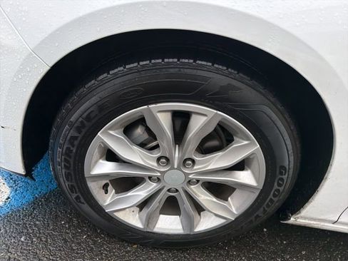 Used 2024 Chevrolet Malibu LT image 16