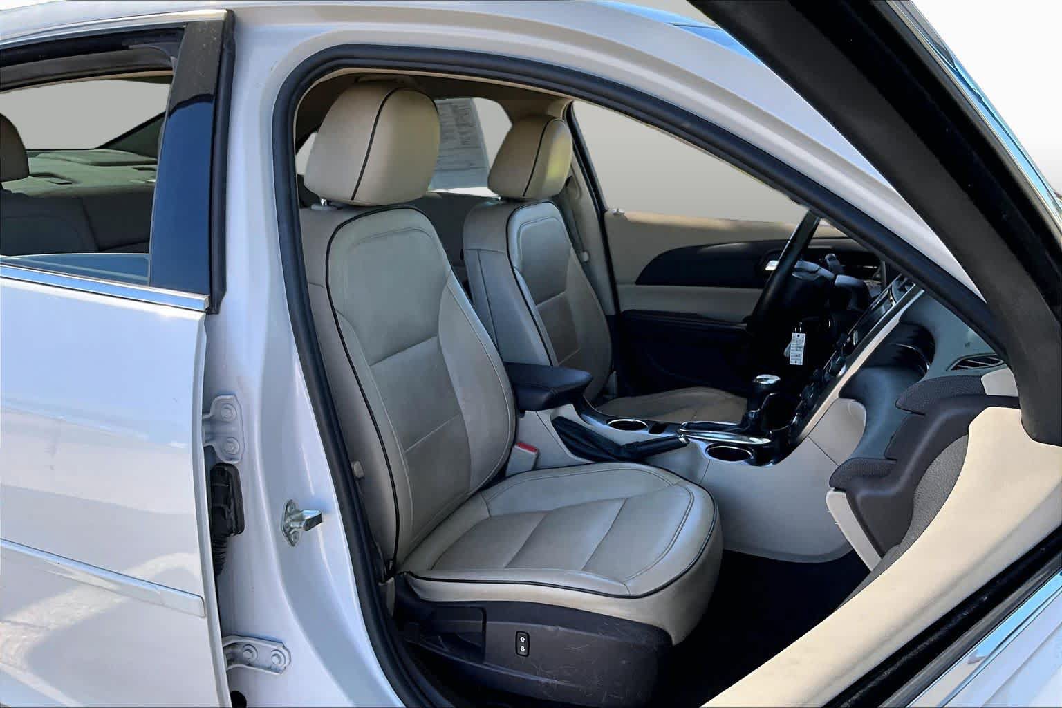 Used 2015 Chevrolet Malibu LT w/ Leather Package FWD image 9