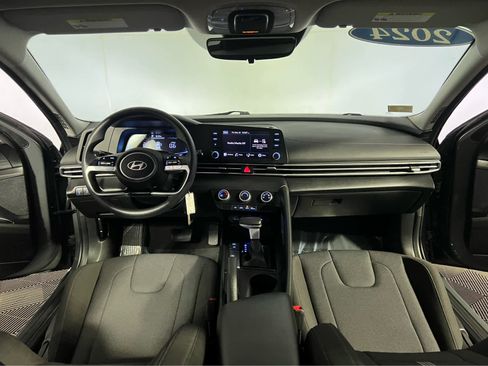 Used 2024 Hyundai Elantra SE FWD image 10