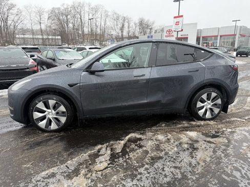 Used 2020 Tesla Model Y Long Range image 3