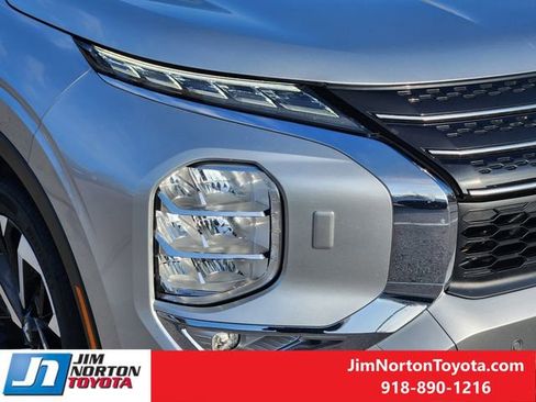 Used 2024 Mitsubishi Outlander SE image 9