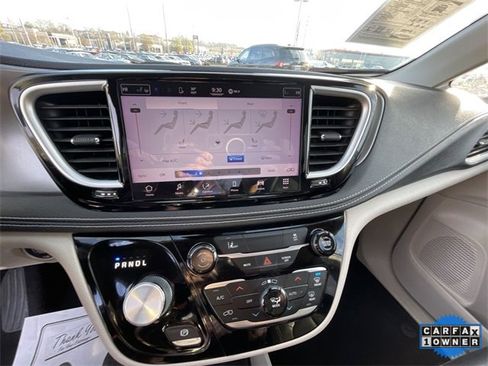 Used 2022 Chrysler Pacifica Touring-L image 27