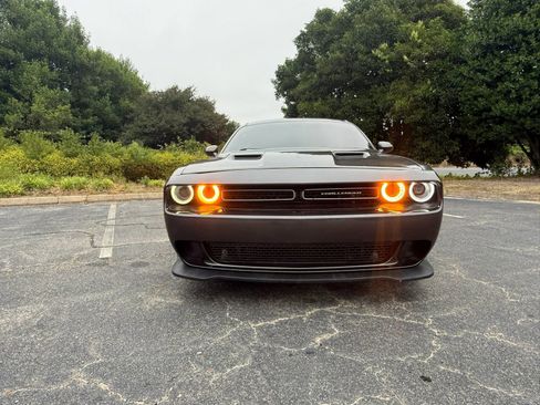 Used 2016 Dodge Challenger SXT RWD image 3