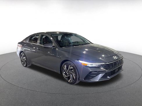 Used 2025 Hyundai Elantra Limited image 1