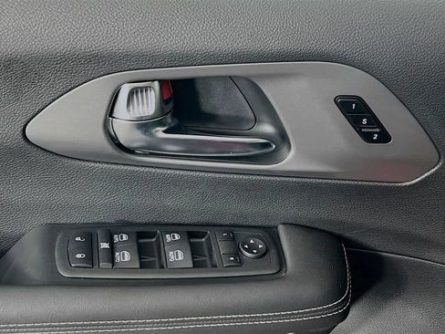 New 2025 Chrysler Pacifica Select FWD image 18