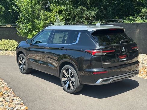 New 2025 Mitsubishi Outlander AWD image 3