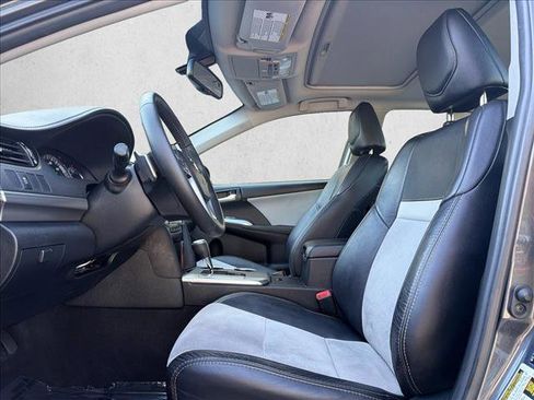 Used 2012 Toyota Camry SE w/ Leather Pkg FWD image 12