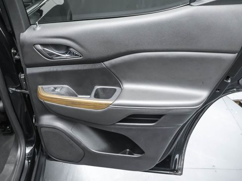 Certified 2023 GMC Acadia SLE w/ Driver Convenience Package image 38