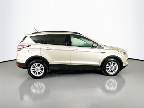 Used 2018 Ford Escape SE image 15