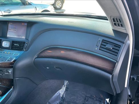 Used 2015 INFINITI Q70 Hybrid w/ Deluxe Touring Package image 17