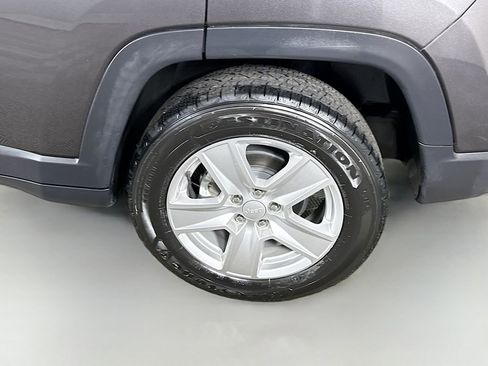 Used 2022 Jeep Compass Latitude w/ Sun and Sound Group AWD/4WD image 36