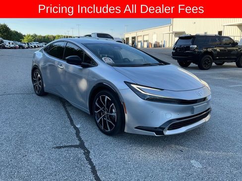 Used 2025 Toyota Prius Plug-In Hybrid FWD image 3