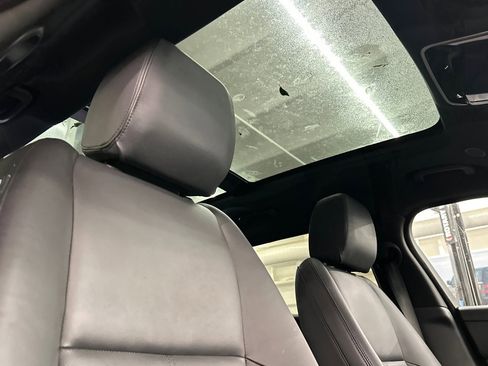 Used 2025 Land Rover Range Rover Velar Dynamic SE image 25