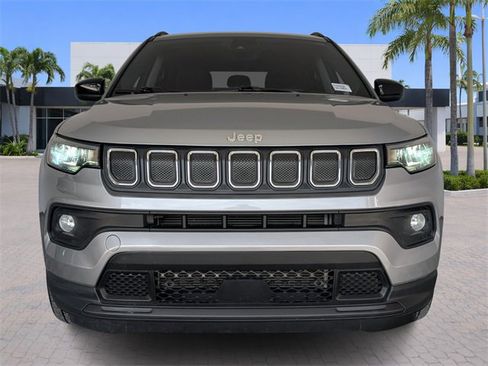 Used 2022 Jeep Compass Latitude image 3