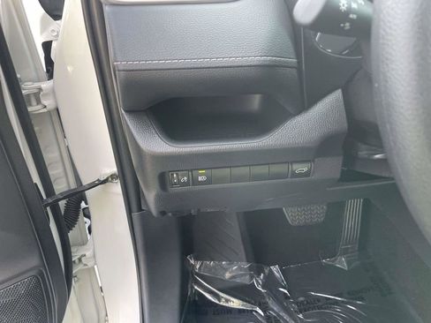 Used 2025 Toyota RAV4 XLE w/ Convenience Package FWD image 31