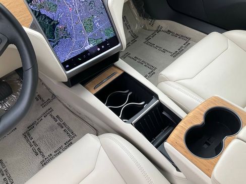 Used 2019 Tesla Model S Standard Range AWD/4WD image 46