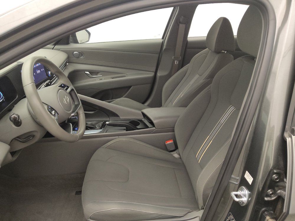 Used 2025 Hyundai Elantra Sport FWD image 17