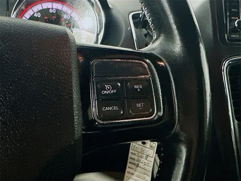 Used 2019 Dodge Grand Caravan SXT image 26