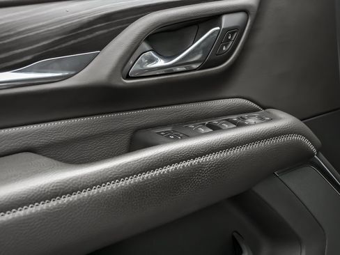 Used 2021 GMC Yukon Denali w/ Denali Premium Package image 12