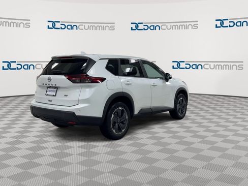 Used 2024 Nissan Rogue SV image 8