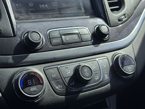 Used 2018 Chevrolet Impala LT image 16