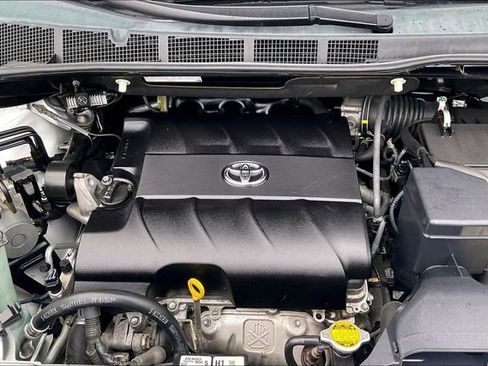 Used 2011 Toyota Sienna XLE FWD image 32