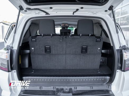 Used 2022 Toyota 4Runner SR5 image 25