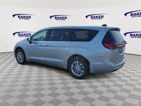 New 2026 Chrysler Pacifica Select image 5