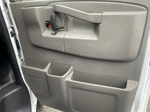Used 2016 GMC Savana 2500 G2500 Cargo image 19