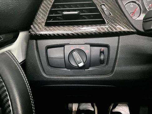 Used 2018 BMW M4 Convertible RWD image 33