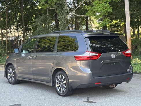 Used 2018 Toyota Sienna XLE w/ XLE Navigation Package AWD/4WD image 4
