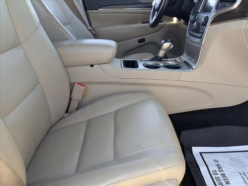 Used 2017 Jeep Grand Cherokee Limited image 19
