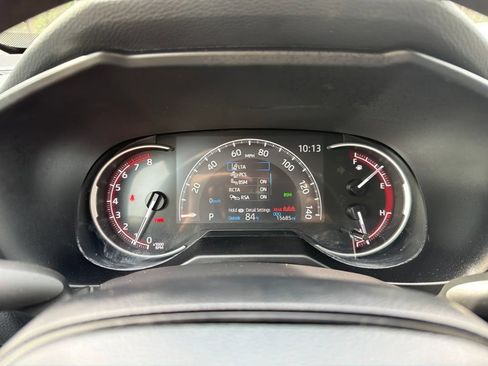 Used 2025 Toyota RAV4 XLE AWD/4WD image 9