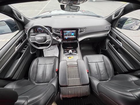 Used 2023 Jeep Wagoneer Series III w/ Convenience Group I AWD/4WD image 28