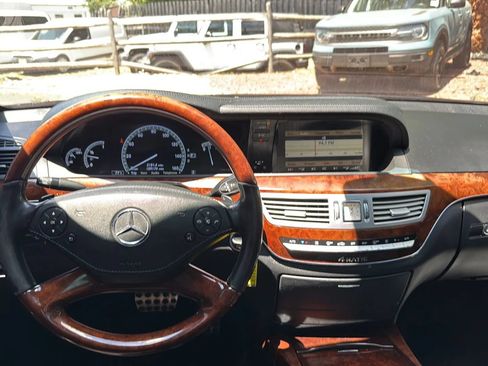 Used 2011 Mercedes-Benz S 550 4MATIC image 26