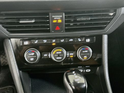 Used 2024 Volkswagen Jetta SE FWD image 23