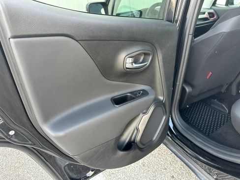 Used 2022 Jeep Renegade Trailhawk AWD/4WD image 17