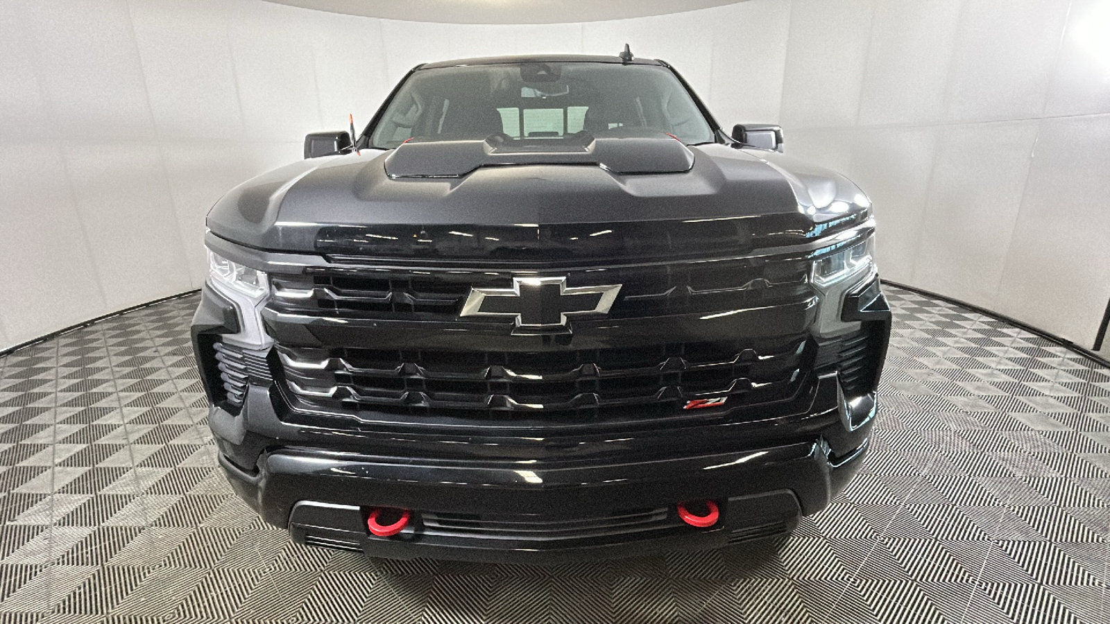 Used 2025 Chevrolet Silverado 1500 LT Trail Boss w/ Convenience Package II AWD/4WD image 9