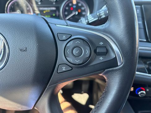 Used 2019 Buick Enclave Essence AWD/4WD image 19