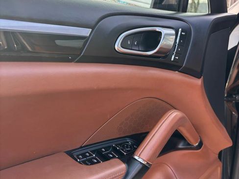 Used 2017 Porsche Cayenne Platinum Edition image 6