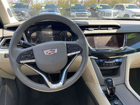 Used 2023 Cadillac XT6 Premium Luxury image 24