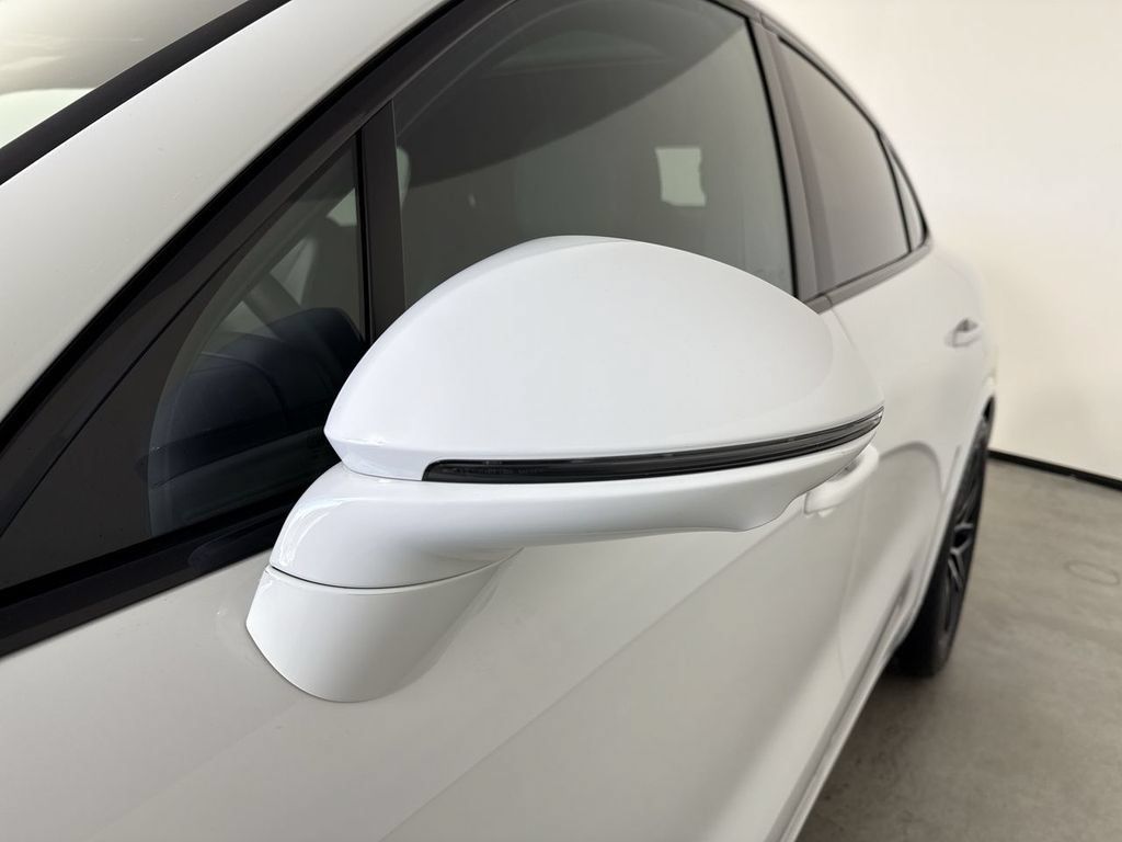 Used 2025 Porsche Cayenne S AWD/4WD image 12