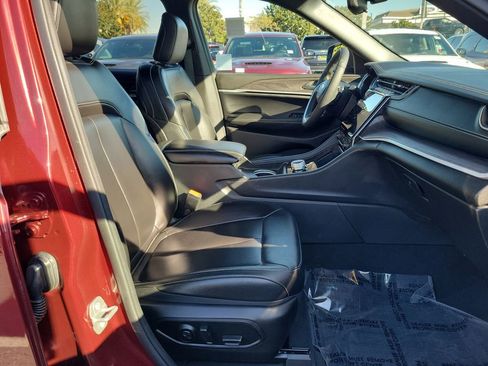 Certified 2024 Jeep Grand Cherokee L Limited w/ Black Appearance Package image 16