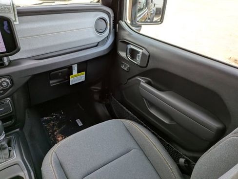 New 2025 Jeep Gladiator Sport image 18